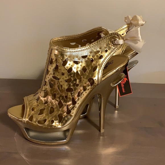 🆕 Apple Bottoms Gold Cut Out Booties - Women’s Size 8 - Picture 2 of 8
